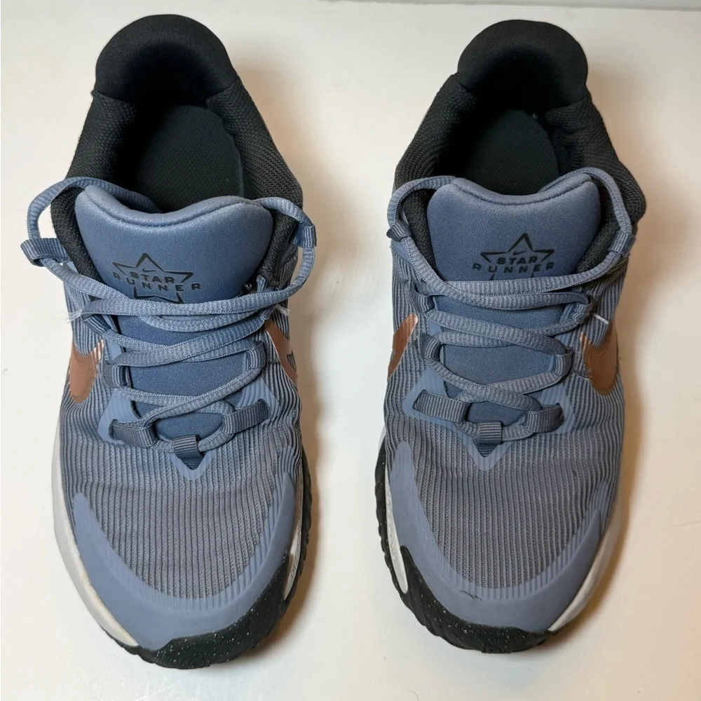 Nike Star Runner 4 Size 3.5